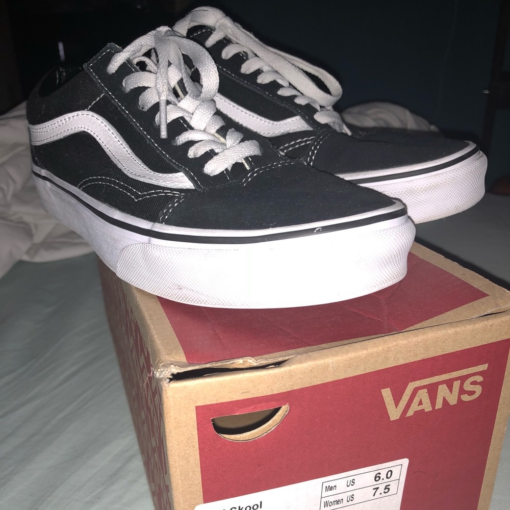 Women’s VANS OLD SKOOL Sneakers